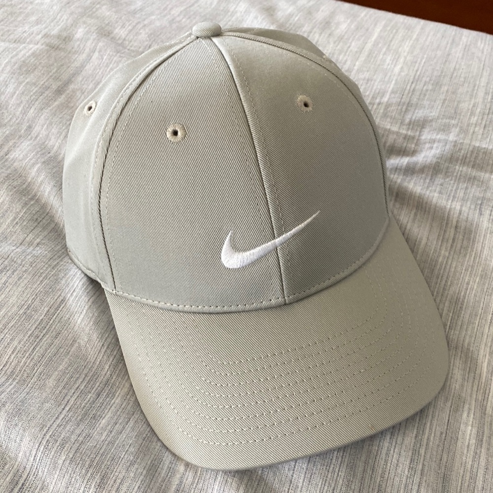 Nike gray golf hat